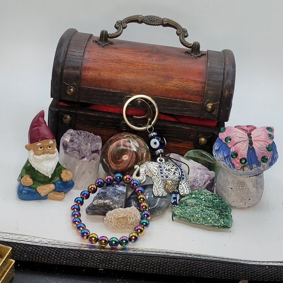 Treasure Chest of Crystals ❤️ - Picture 3 of 10